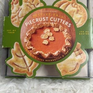 Williams Sonoma Festive Fall Piecrust Cutters - Green and Tan